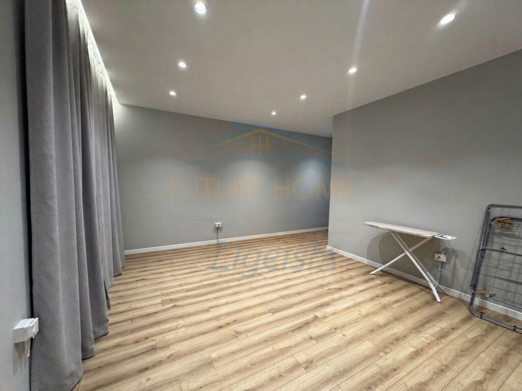 Affitto, Appartamento 2+1+ Posto Auto, Green Valley, Tirana.