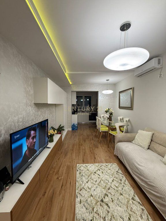 PRIVATE HOUSE + SHOP FOR SALE | PORCELAN