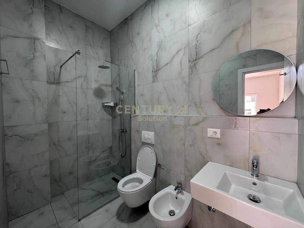 JAPIM ME QIRA 2+1 TE KOMPLEKSI AURA 750 € /Muaj