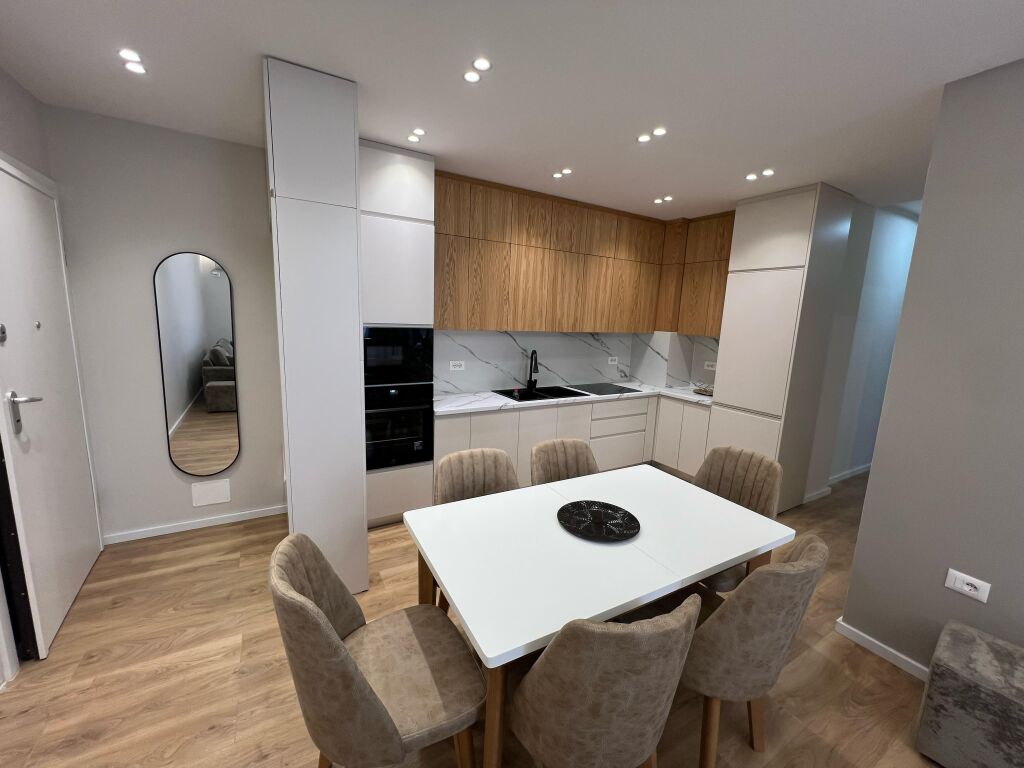 APARTAMENT ME QIRA RRUGA KAVAJES