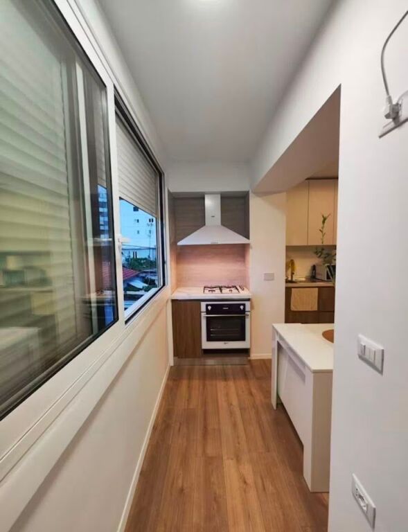 Jepet me qira 3+1+2 tualete prane Pazarit te Ri,🏷️75.000Leke
