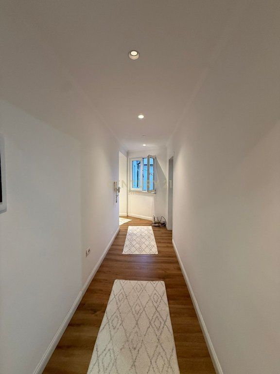 PRIVATE HOUSE + SHOP FOR SALE | PORCELAN