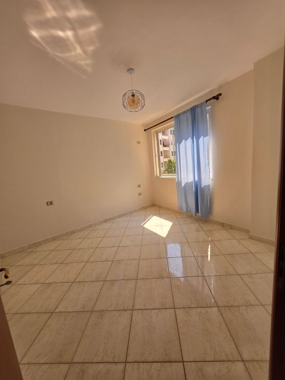 🏡 Apartament 2+1 me qera  📍 Misto Mame, Rruga Besim Alla, pallatet Çabej 💰 Çmimi: 35.000 Lekë/Muaj (i diskutueshëm)