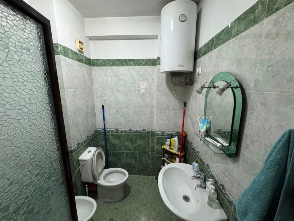 🏡 Shitet Apartament 2+1+2 📍 Don Bosko, pranë Shkollës “Qazim Turdiu”💰 Çmimi: 200 milion lekë