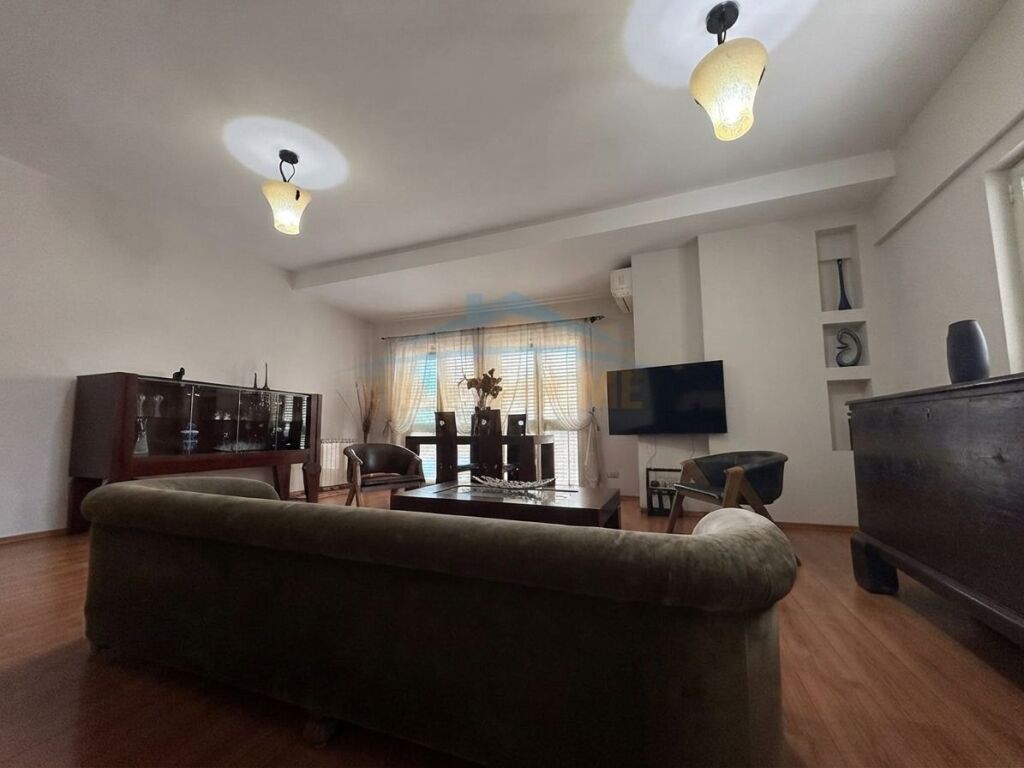 Affitto, Appartamento 2+1, Blloku, Tirana.