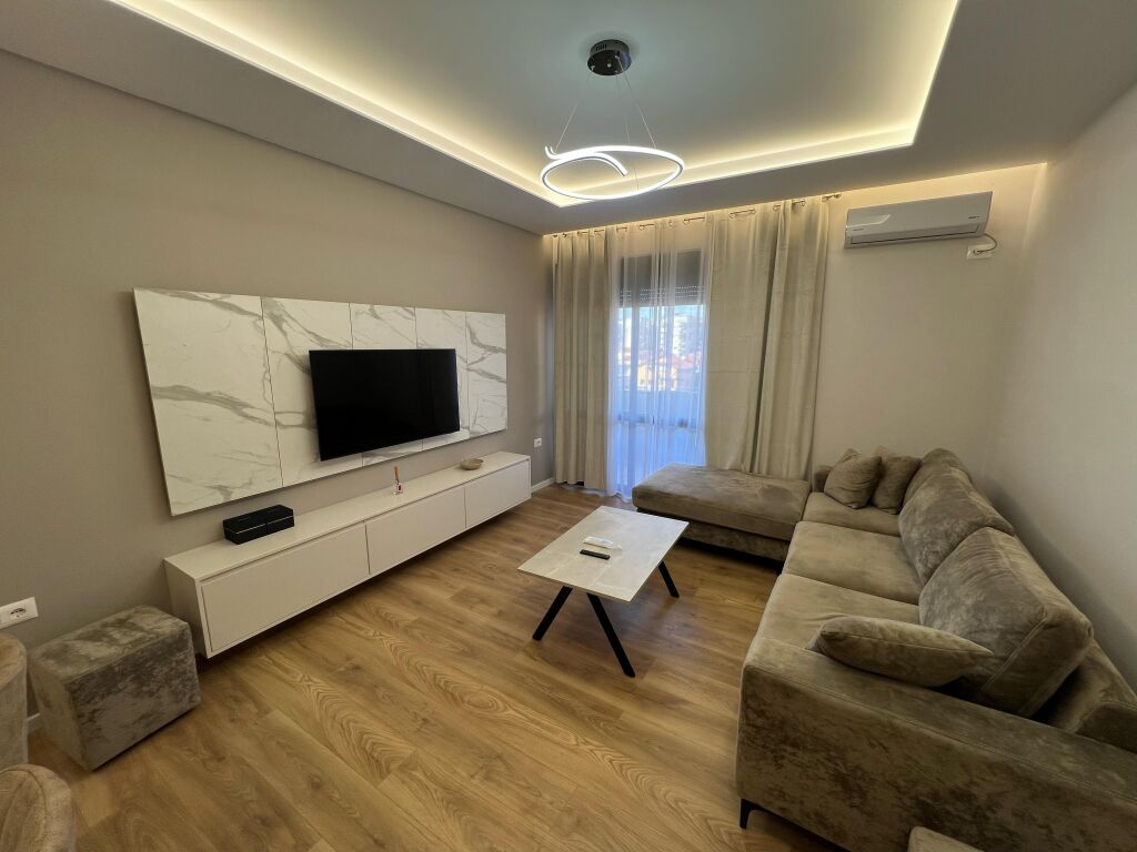 APARTAMENT ME QIRA RRUGA KAVAJES