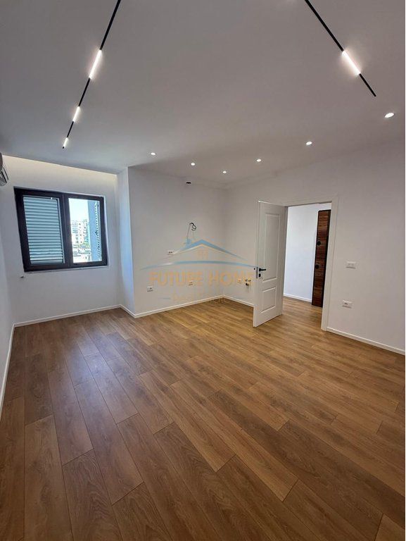Shitet, Apartament 2+1+1, Rruga Fadil Bodinaku, Tirane