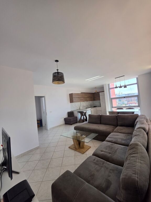 🏡 Apartament 2+1 me qera  📍Ish Dogana, pranë karburant Kastrati   🏢 Kati 5  🛗 Me ashensor  🛋️ I mobiluar  📐 Sipërfaqe: 108m² 🌿 Me ballkon   💰 Çmimi: 60.000 Lekë/Muaj  