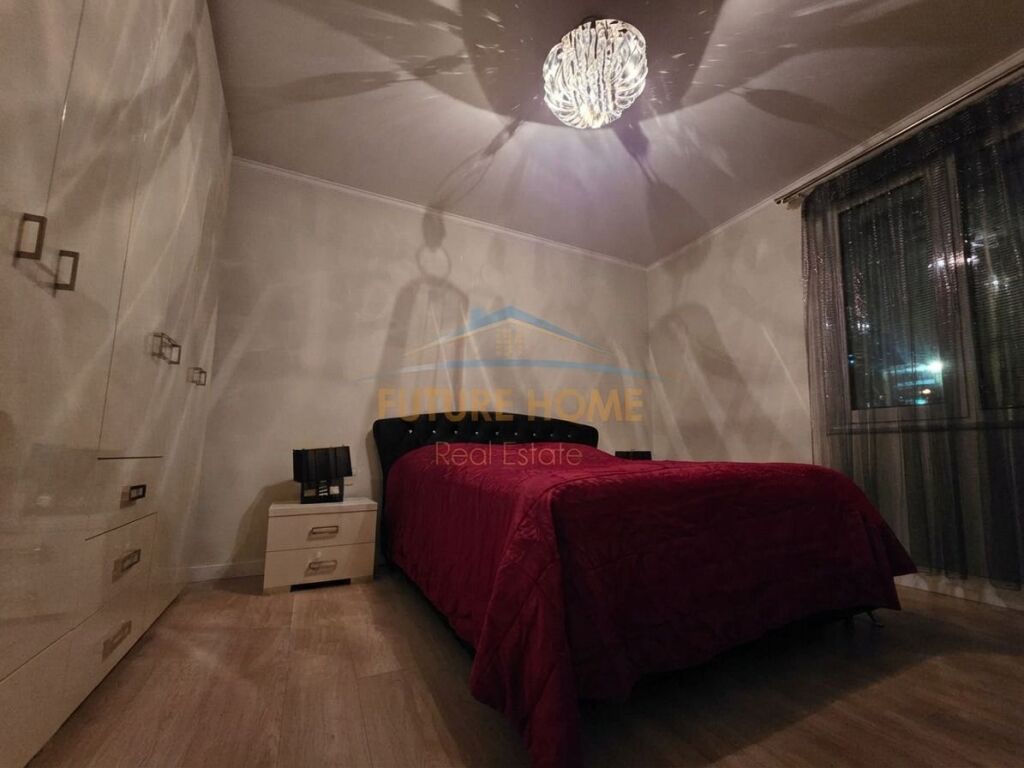 Qera, Apartament 2+1 me verande tek Rruga e Kosovareve!