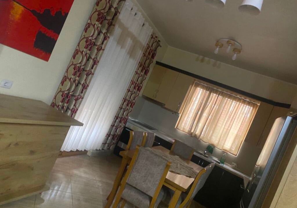 Astir, jepet me qira hyrje 3+1! 50.000 Lek