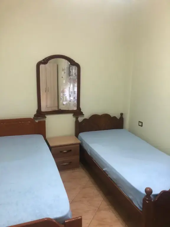APARTAMENT 1+1. 30000 LEKE.PAS FAKULTETIT  MJEKSIS