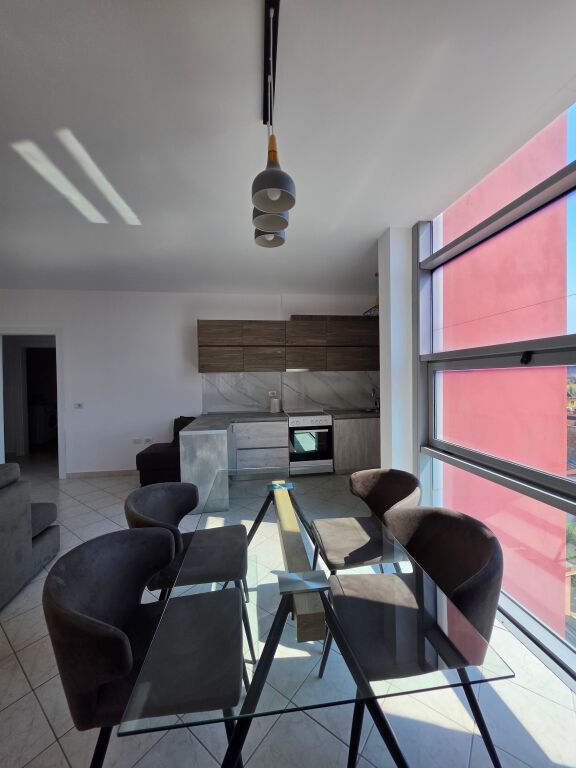 🏡 Apartament 2+1 me qera  📍Ish Dogana, pranë karburant Kastrati   🏢 Kati 5  🛗 Me ashensor  🛋️ I mobiluar  📐 Sipërfaqe: 108m² 🌿 Me ballkon   💰 Çmimi: 60.000 Lekë/Muaj  