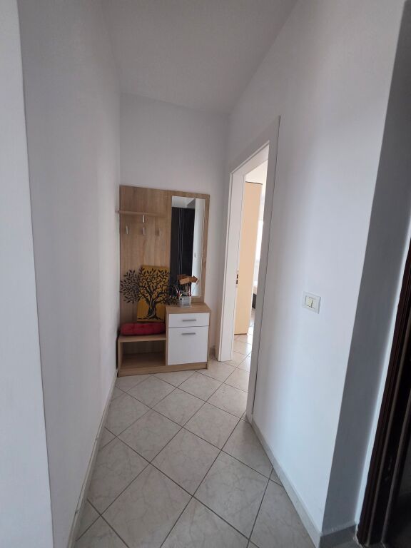 🏡 Apartament 2+1 me qera  📍Ish Dogana, pranë karburant Kastrati   🏢 Kati 5  🛗 Me ashensor  🛋️ I mobiluar  📐 Sipërfaqe: 108m² 🌿 Me ballkon   💰 Çmimi: 60.000 Lekë/Muaj  