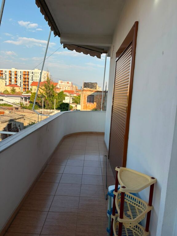 Apartament 2+1+ballkon me qira – Ish-Sheshi Shqiponja