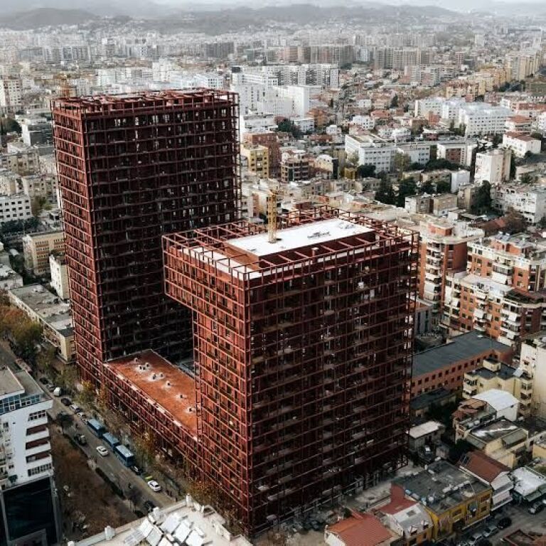 Qera, Apartament 3+1+Post Parkimi, Rruga e Kavajes, Garden Building, Tirane