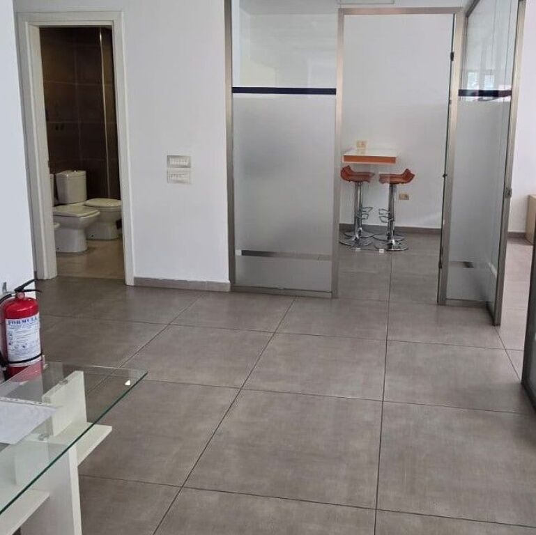 📌 JEPET ZYRË ME QIRA – KOMUNA E PARISIT