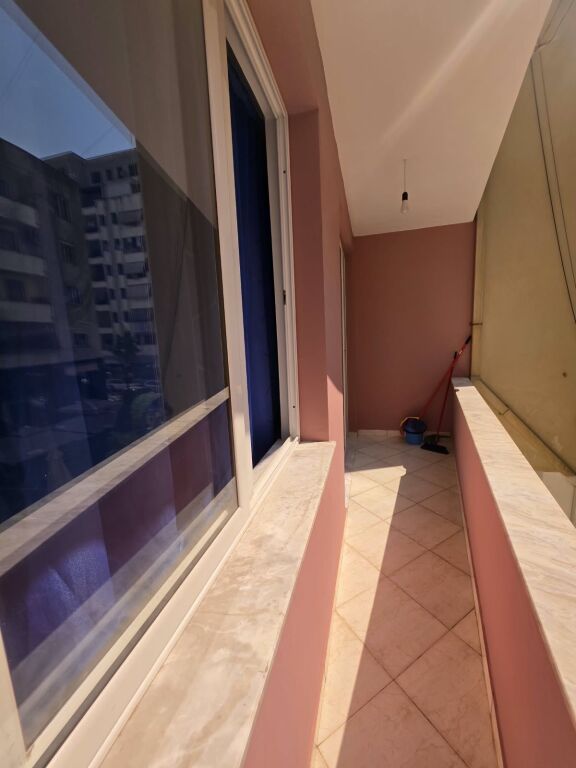 🏡 Apartament 2+1 me qera  📍 Misto Mame, Rruga Besim Alla, pallatet Çabej   🏢 Kati 2 🛗 Me ashensor  📐 Sipërfaqja: 76m²  💰 Çmimi: 35.000 Lekë/Muaj (i diskutueshëm)