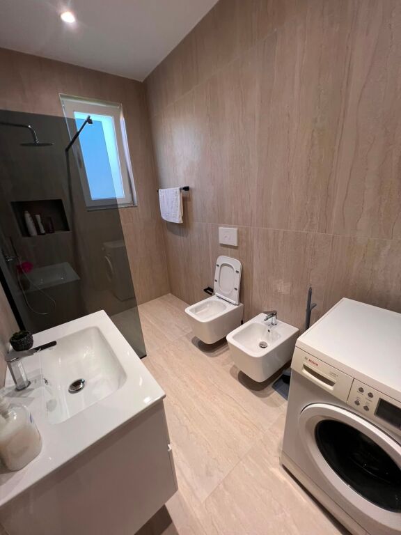 SHTEPI PRIVATE 1+1 ME QERA + Parkim - LAPRAKE, TIRANE
