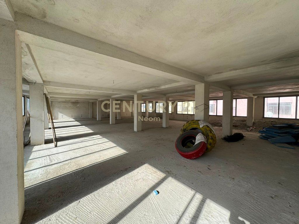 Locale commerciale in affitto 450m2, Irfan Tomini