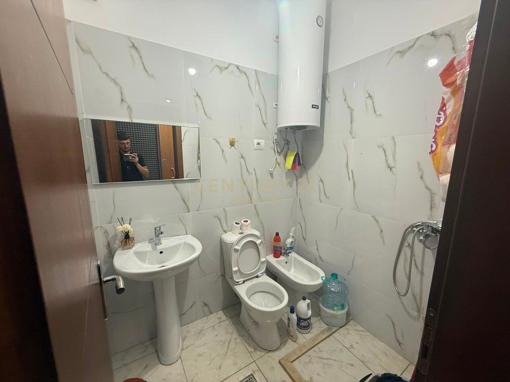 AMBIENT PREMIUM PËR ZYRË 2 PARKIME​ TE 21 DHJETORI