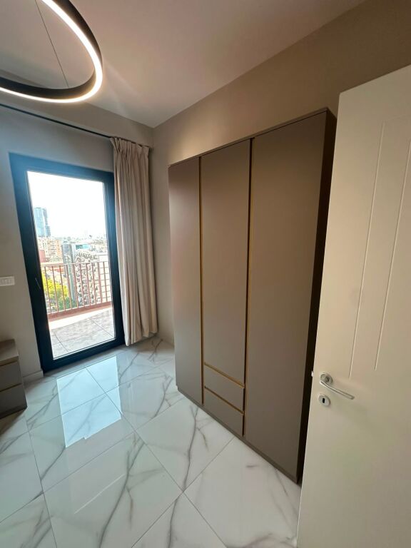 SUPER APARTAMENT 3+1+2 ME QIRA – RRUGA E KAVAJËS