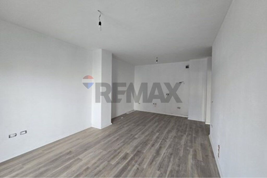 Shitet apartament 1+1 ne Laprake tek Rezidenca Aura.