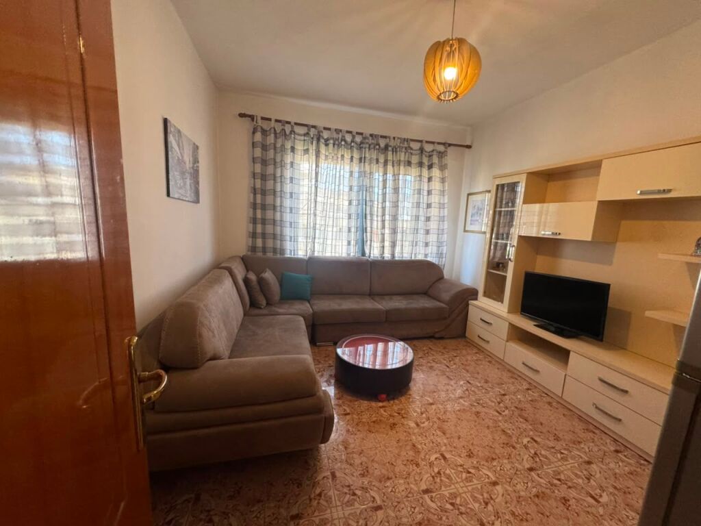 Shitet apartament 1+1 tek Pranvera , Durres .