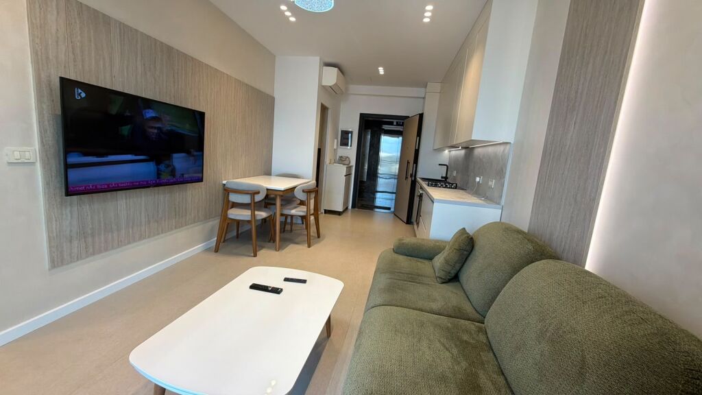 📣 SUPER AFFITTO Appartamento 1+1 📍 Golden Tower Residence 🛣️ Via Mine Peza ✨   🏢 Nuova Costruzione  🪜 12° Piano (Con Ascensore)  🛋️ Arredato Con Condizioni Moderne  ✅ Mai Abitato Prima   💶 Prezzo 80.000 Leke/Mese