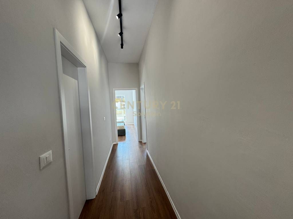 JAPIM ME QIRA 2+1 TE KOMPLEKSI AURA 750 € /Muaj