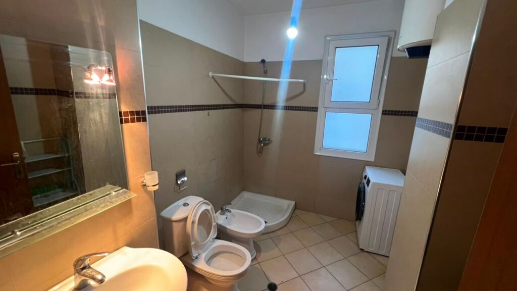 SHITET APARTAMENT 2+1 + BALLKON YZBERISHT