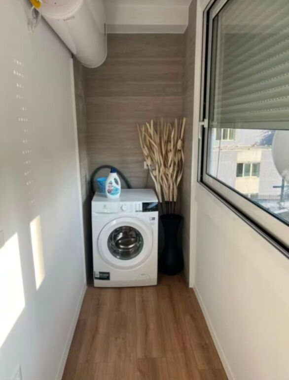 Jepet me qira 3+1+2 tualete prane Pazarit te Ri,🏷️75.000Leke