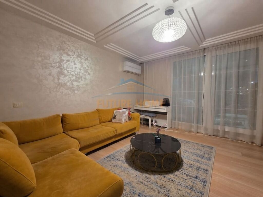 Qera, Apartament 2+1 me verande tek Rruga e Kosovareve!