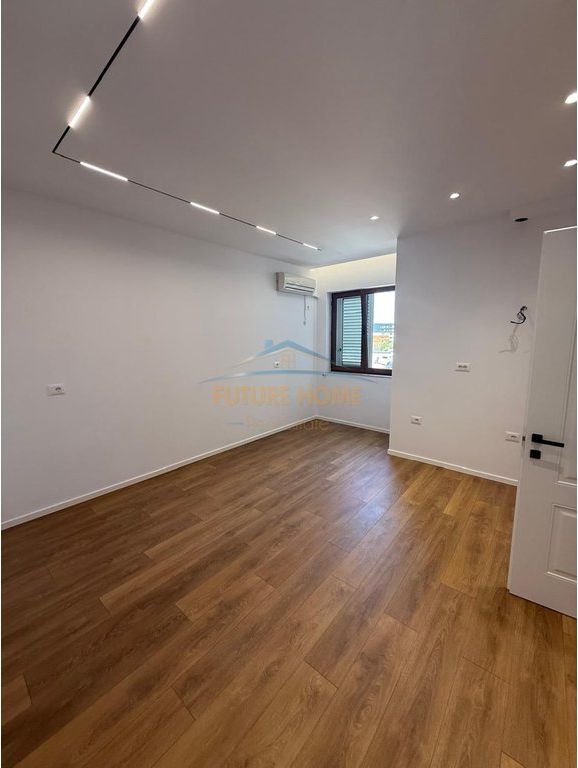 Shitet, Apartament 2+1+1, Rruga Fadil Bodinaku, Tirane