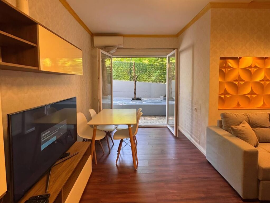 SHITET APARTAMENT 2+1 | LIQENI THATE, PRANE HOTEL RADISSON