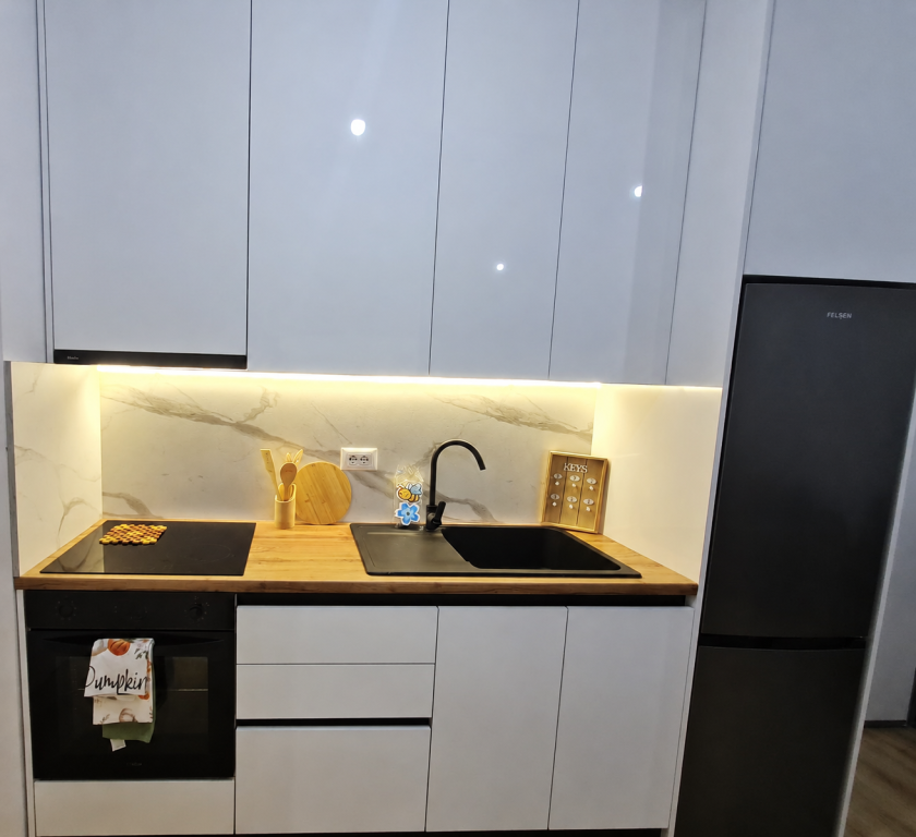 𝗔𝗳𝗳𝗶𝘁𝘁𝗮 𝗮𝗽𝗮𝗿𝘁𝗮𝗺𝗲𝗻𝘁𝗼 𝟭+𝟭 – 𝗥𝗲𝘀𝗶𝗱𝗲𝗻𝘇𝗮 𝗞𝗮𝗱𝗶𝘂