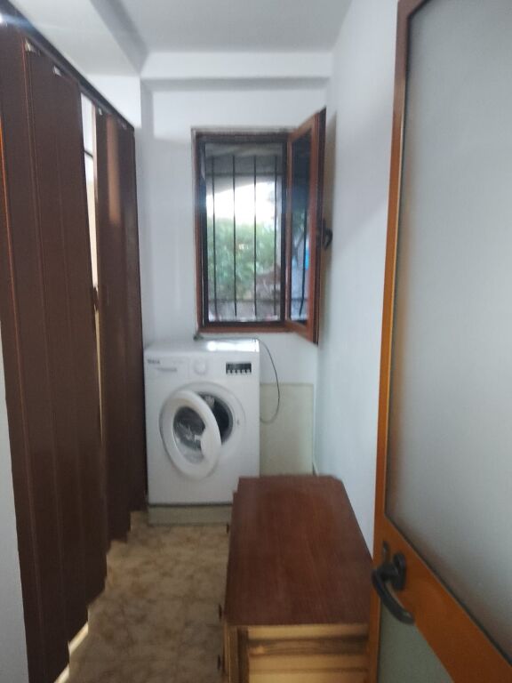 Garsoniere me qira pese minuta nga Brryli