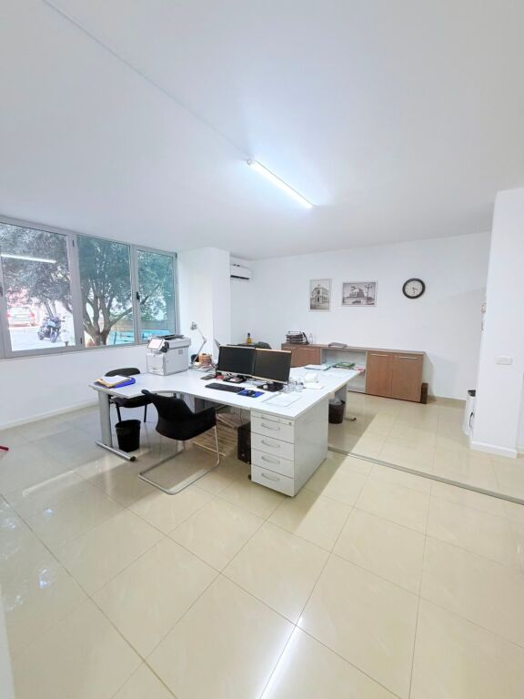 JEPET ME QERA AMBIENT BIZNESI NE ZONEN E VOLLGES, DURRES