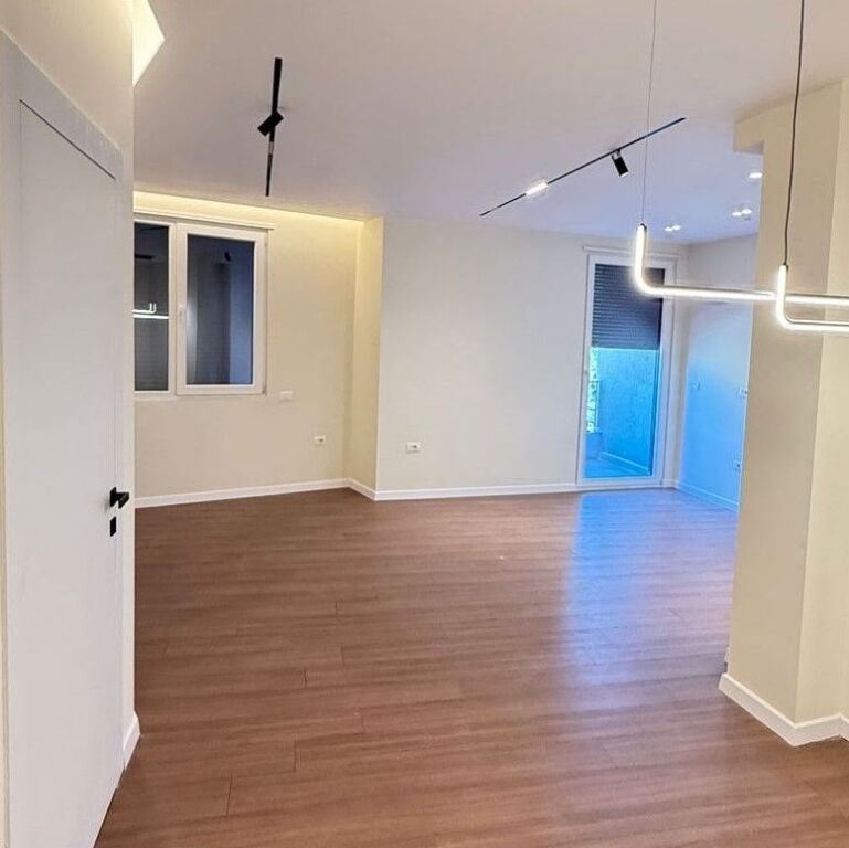 🏡 SHITET APARTAMENT 2+1 – BULEVARDI ZHAN D’ARK