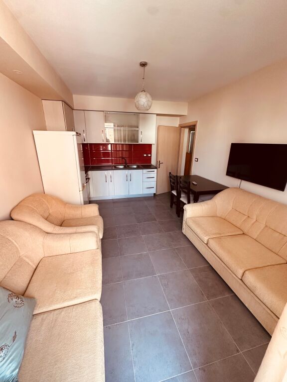 Apartament me qera prane Shkolles se Bashkuar