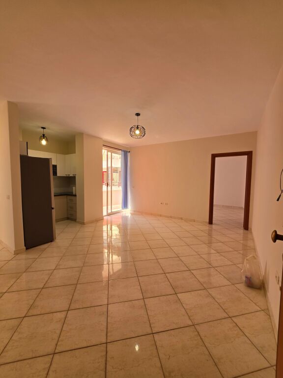 🏡 Apartament 2+1 me qera  📍 Misto Mame, Rruga Besim Alla, pallatet Çabej 💰 Çmimi: 35.000 Lekë/Muaj (i diskutueshëm)