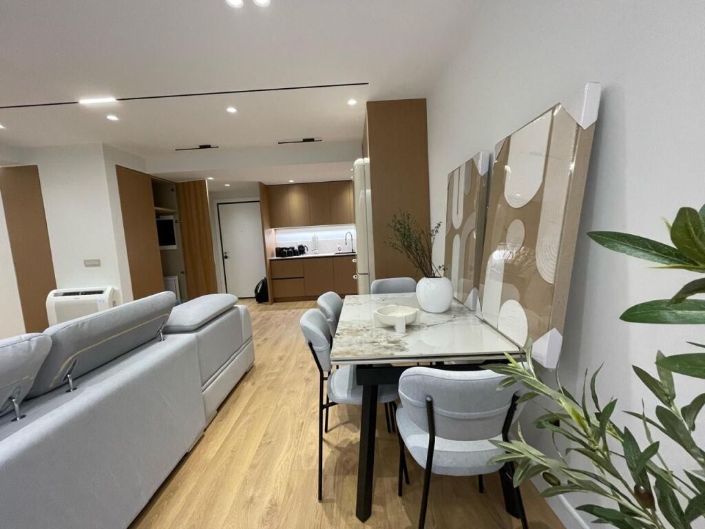 In Affitto Appartamento 3+1+2 Bagni + +1 Posto Auto + 1 Balcone