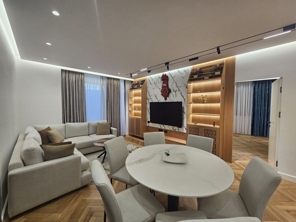 Apartment 2+1+2 for sale at Kompleksi Fratari in Astir, Yzberisht.