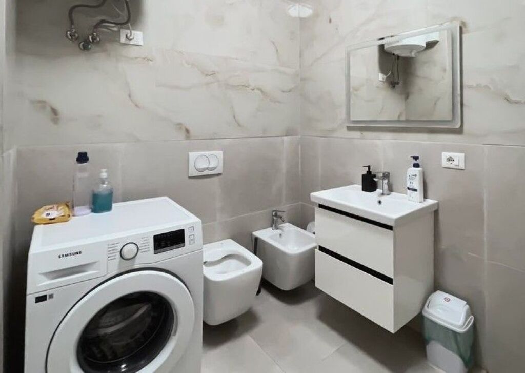 Jepet me qira apartament 2+1 pranë Uzinës Dinamo! 850 € /Muaj