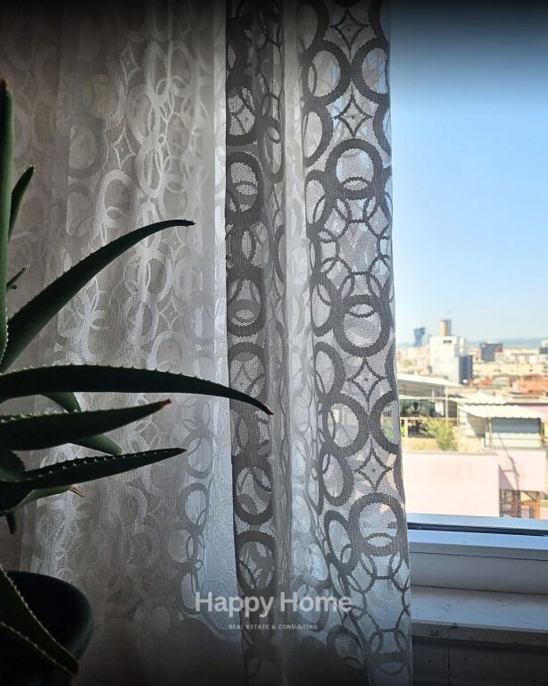 Esclusivo, affittasi appartamento 1+1 in Sheshi I Xhamllikut, Tirana. Costruzione di qualità, L'appartamento si trova in una posizione fantastica,  