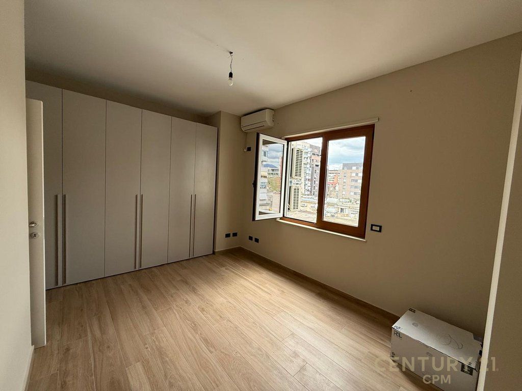 UFFICIO IN AFFITTO 138 M2 A GARDA, 4 AMBIENTI + POSTO AUTO