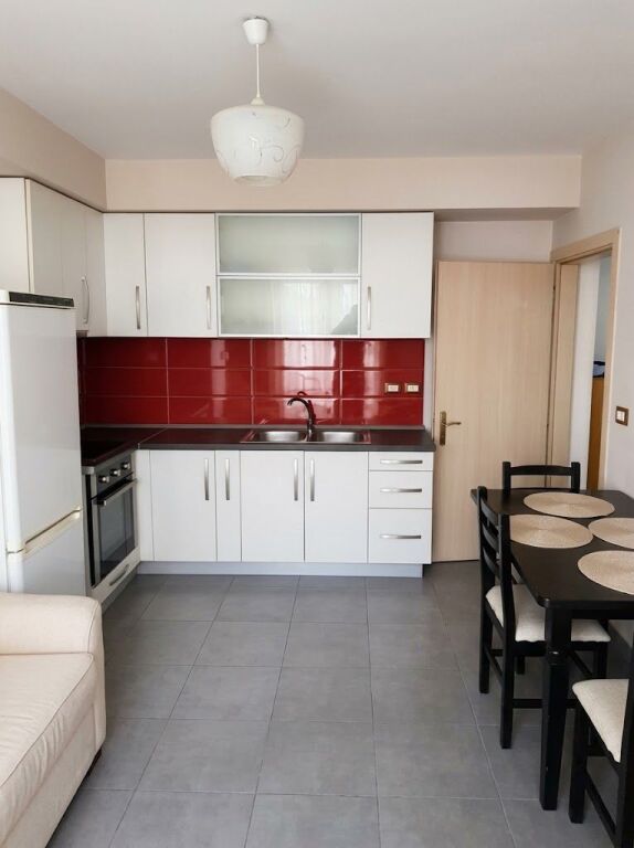 Apartament 1+1 me qira – Shkolla e Bashkuar !