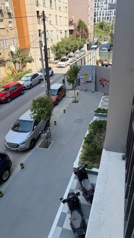 Jepet Me Qera 1+1 Kati 1 Banimi Per Zyre - Pamje Rruge Kryesore Afer Shkolles Kuqe