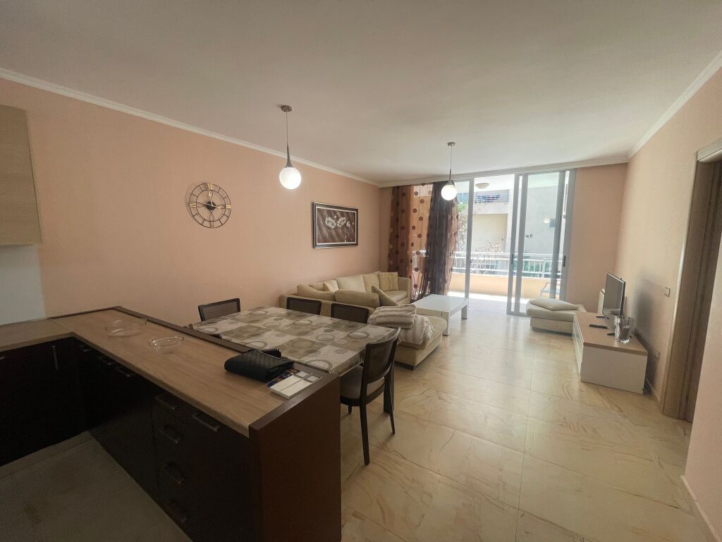 Affitto 2+1 + parcheggio lago secco, complesso greco