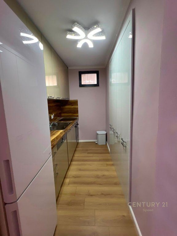 Apartament 3+1 + post parkimi te perfshire me qira tek Tregu Elektrik!