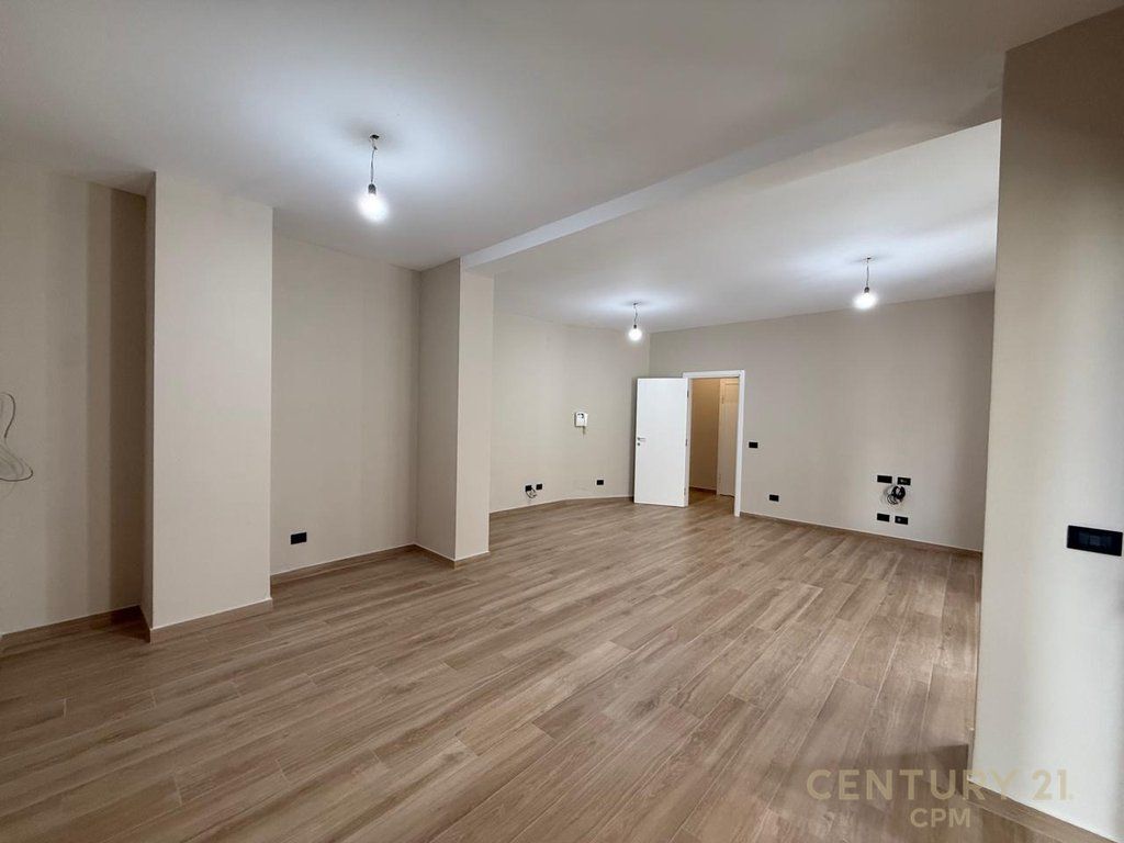 UFFICIO IN AFFITTO 138 M2 A GARDA, 4 AMBIENTI + POSTO AUTO